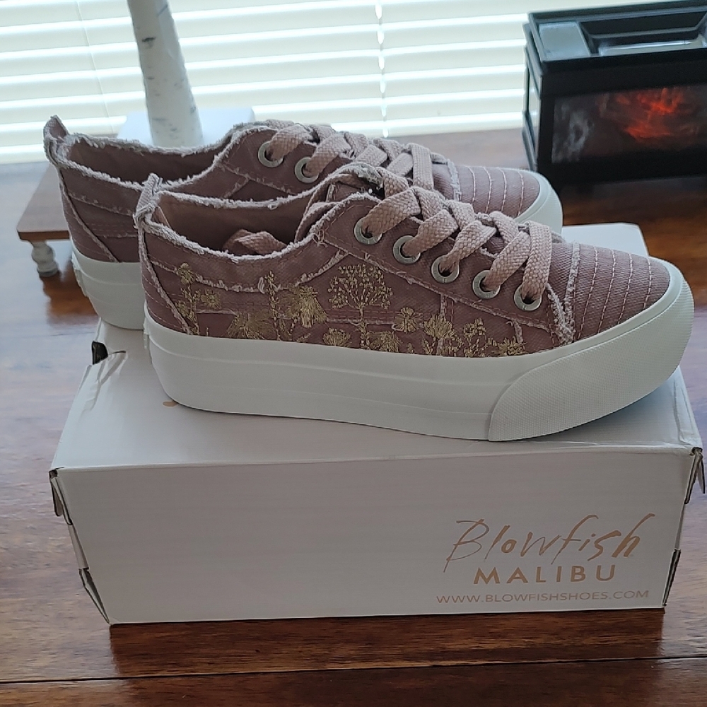 Blowfish Women's Pink Sneakers FINAL SALE PRICE !!!
